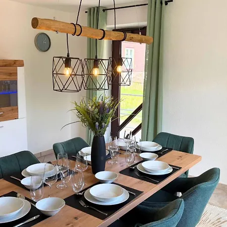 Holzkunst & Heimatgefuehl In Fuer Familie & Freunde Lejlighed *